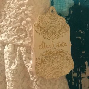SOLD BRAND NEW ALTAR’D STATE DRESS. LOWEST PRICE ✨